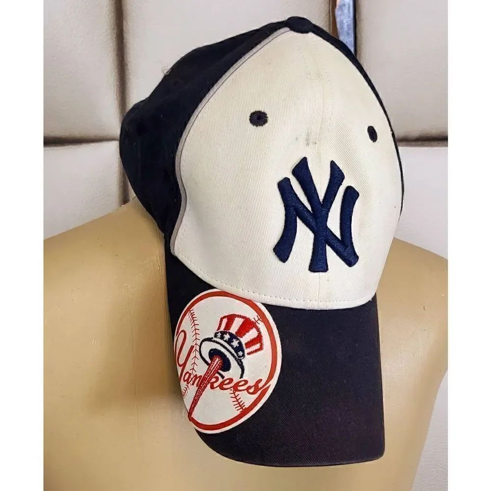 New York Yankees hat  - Picture 3 of 6